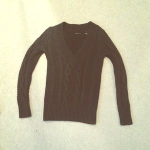 Hunter green v neck cable sweater small